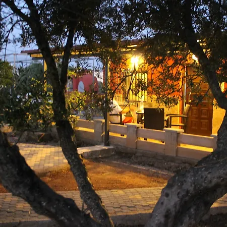 Holiday home Katy's Place Kalathas